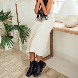 Dr. Martens Chelsea Boot 🖤